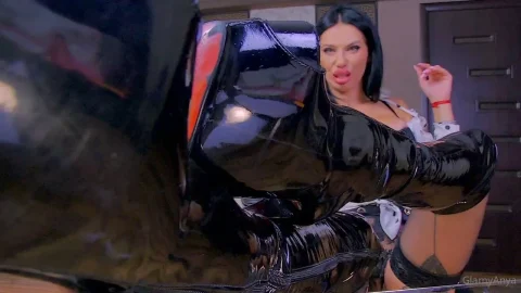 Glamy Anya – Shiny and sniffing, foot fetish & BDSM tease